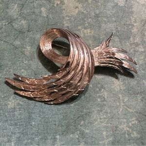 MONET FEATHER BROOCH